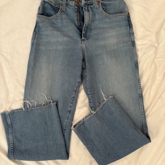 Women’s Wrangler Jeans - Picture 2 of 3